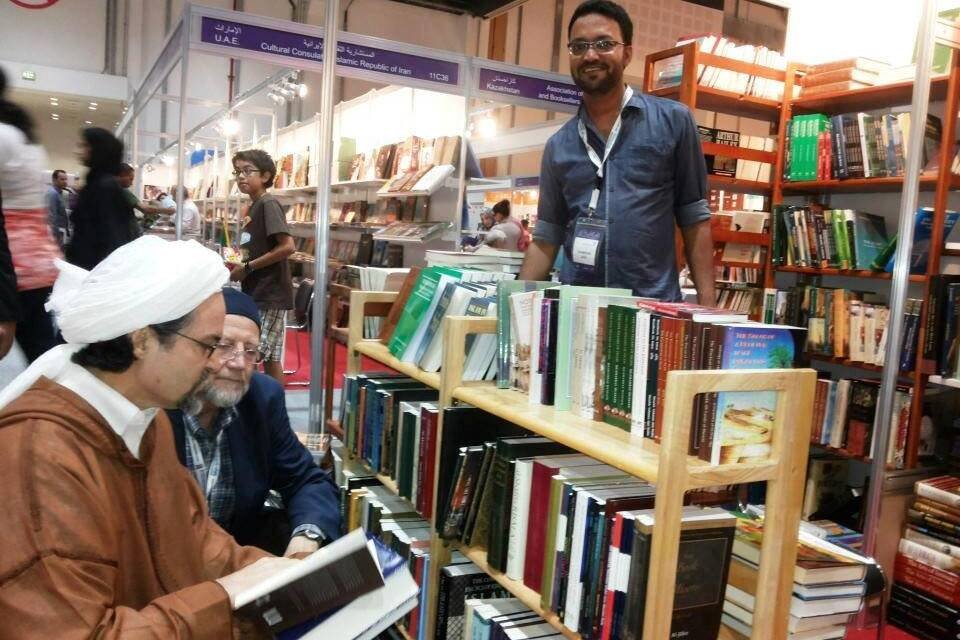 Shaykh Hamza Yusuf visits the stand with JAIHOON books at the Abu Dhabi International Book Fair by Kitab (Stand Blackstone & Holywell, Stand no 11C30 )