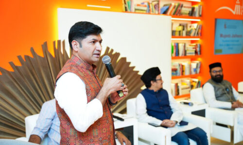 Slogans of the Sage promotes pluralism and tolerance