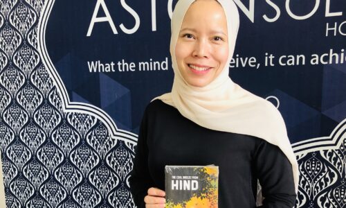 Javanese Culture Expert Receives The Cool Breeze From Hind