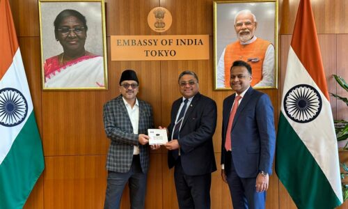 “Slogans of the Sage” Presented to Indian Ambassador in Japan